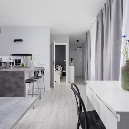 One Bedroom Apartment With A Balcony - Dietla 109 Street Краков Экстерьер фото